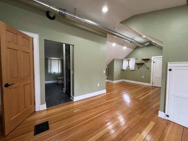 Building Photo - 730 SW Calapooia St