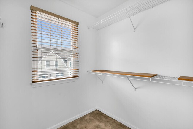 Building Photo - 3 Langtry Ter