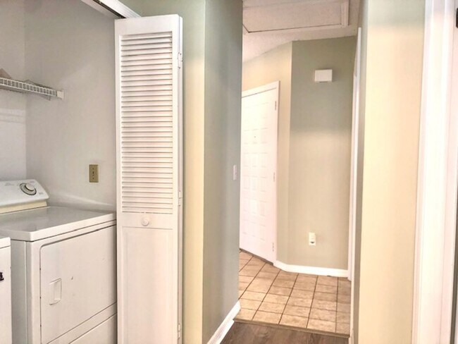 Building Photo - Available for move in February 2026!! Nice corner 2bed/2bath condo on 2nd floor with a spacious b...