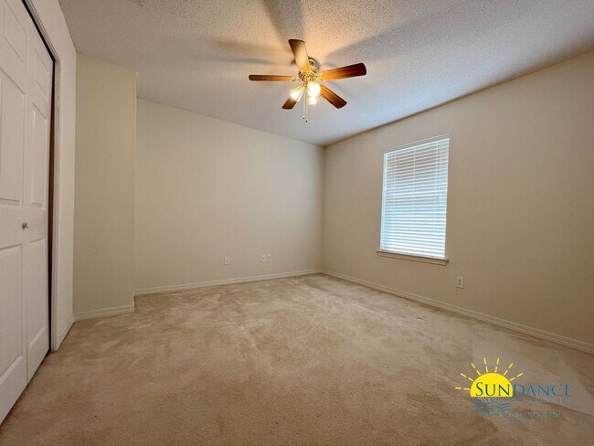 Building Photo - 2130 Pepper Dr