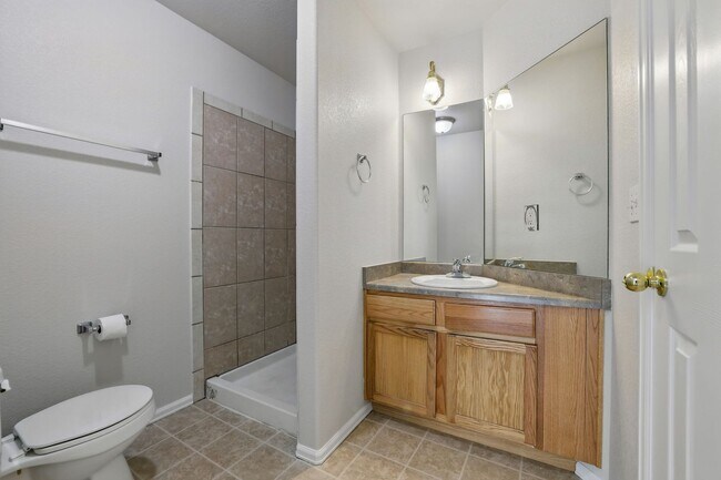Building Photo - Available Now 3 Bed 3 Bath 2 Car Garage To...