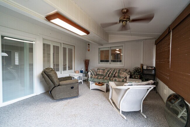 Building Photo - 3026 S Peach Hollow Cir