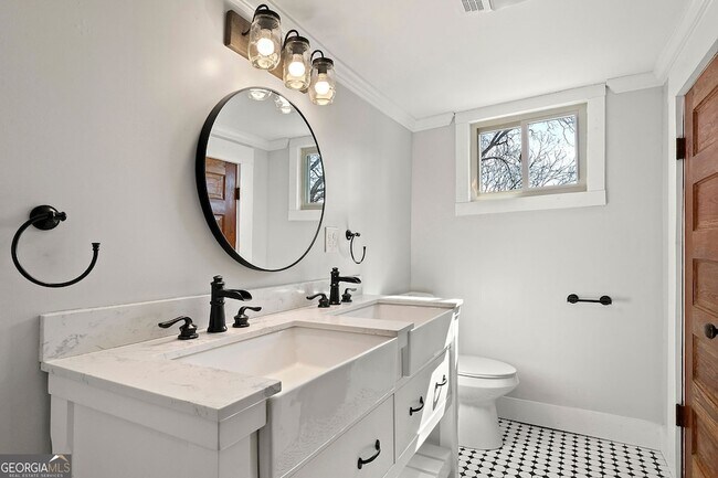 Building Photo - 497 Old Hwy 85