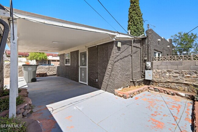Building Photo - 3800 Altura Ave