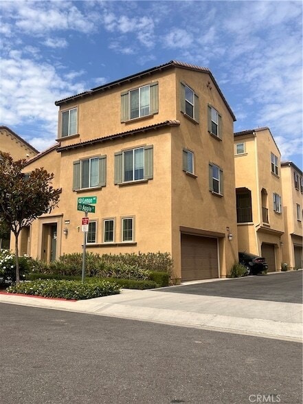 Primary Photo - 2265 Apple Ct