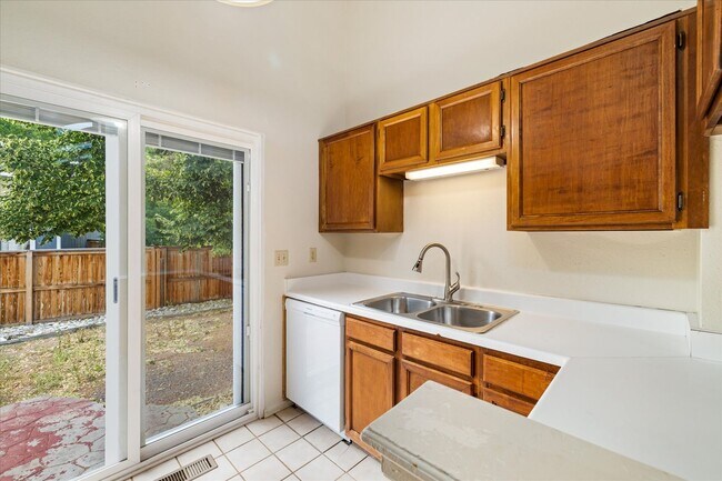 Building Photo - Beautiful 3 bed 2 bath Highlands Ranch Home!