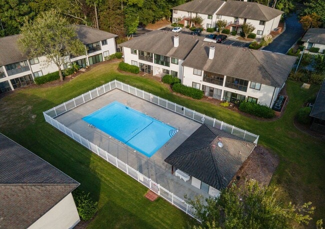 Building Photo - Introducing a charming condo in the heart of Wilmington, NC.