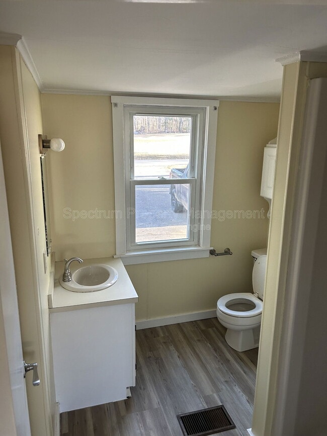 Building Photo - 45 Getchell Corner Rd