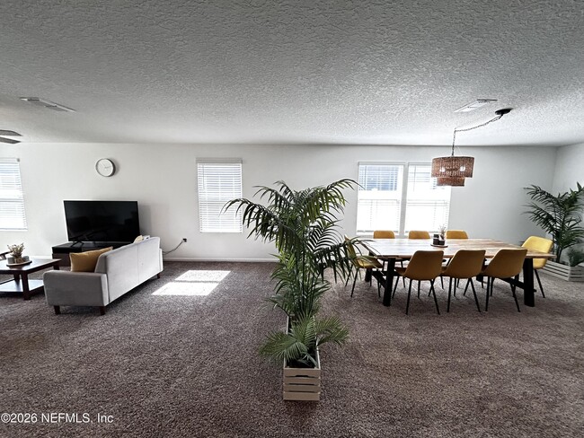 Building Photo - 12571 Russian Olive Rd