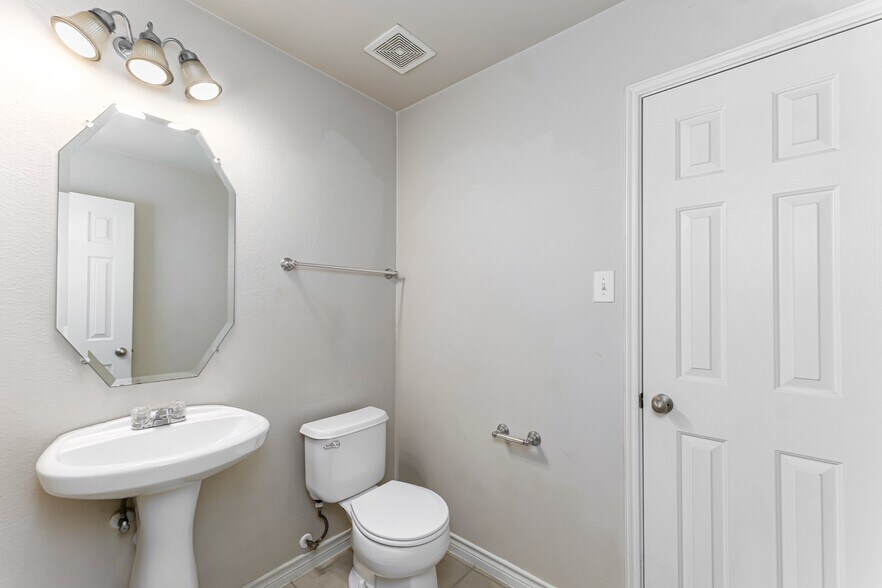 Building Photo - 5946 Harbor Glen Dr