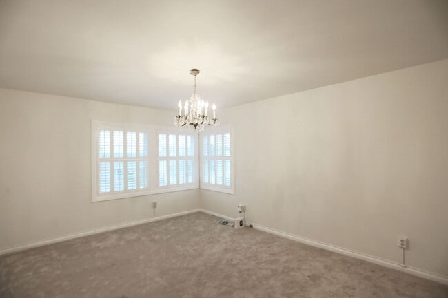 Building Photo - Spacious 2BR/1BA in Glen Park's Miraloma neighborhood, Shared Yard, Pets Considered, Garage (1 Ga...