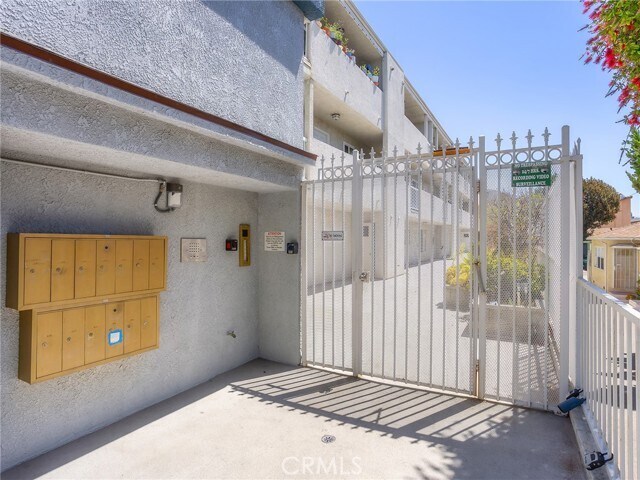 Building Photo - 1706 Grismer Ave
