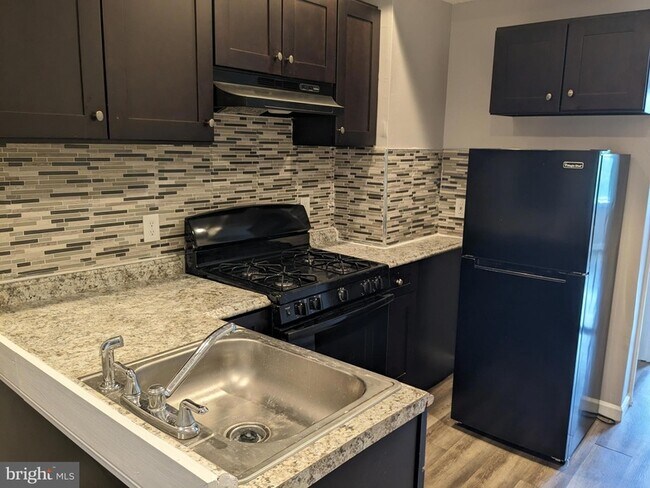 Building Photo - 142 W Hanover Street