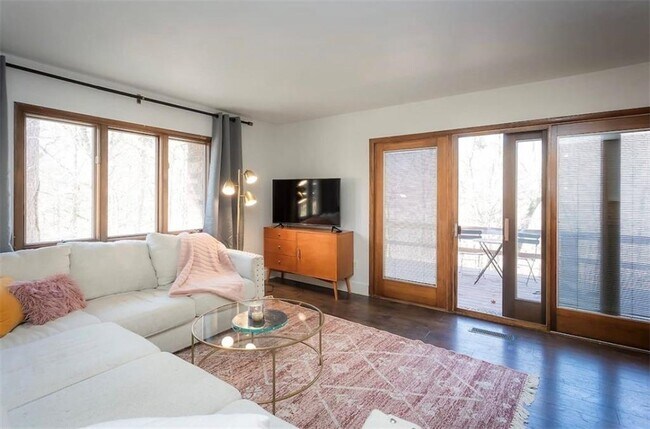 Building Photo - 6 Lambeth Cir