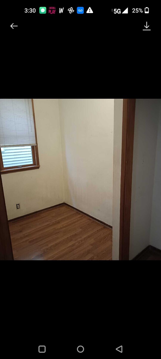 Building Photo - 1440 W Barry Ave