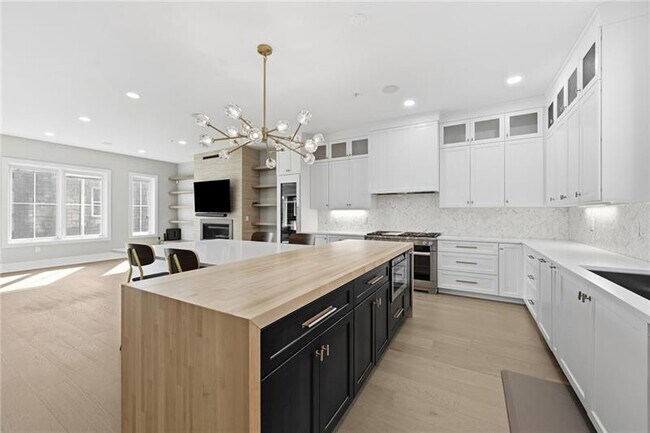 Building Photo - 5133 Fifth Ave