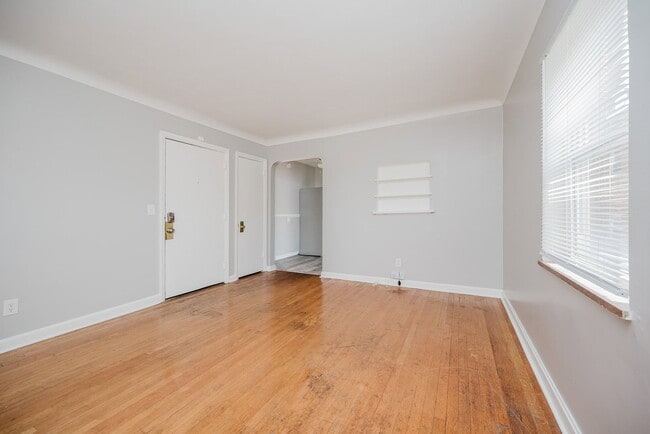 Building Photo - 5828 Ridge Ave