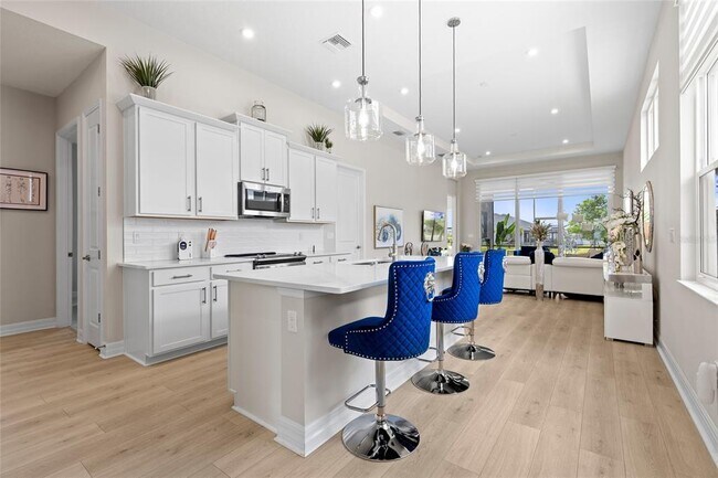 Building Photo - 819 Liliana Dr