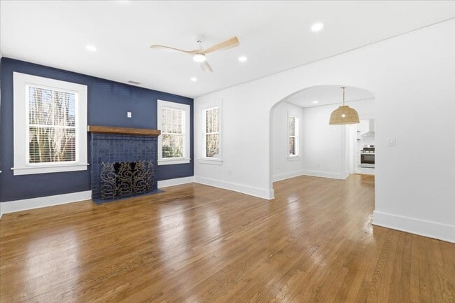 Building Photo - Move-In Ready 3BR/1.5BA Home with Private Backyard