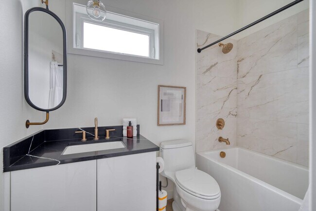 Building Photo - 5012-5022-5022 NE 26th Ave