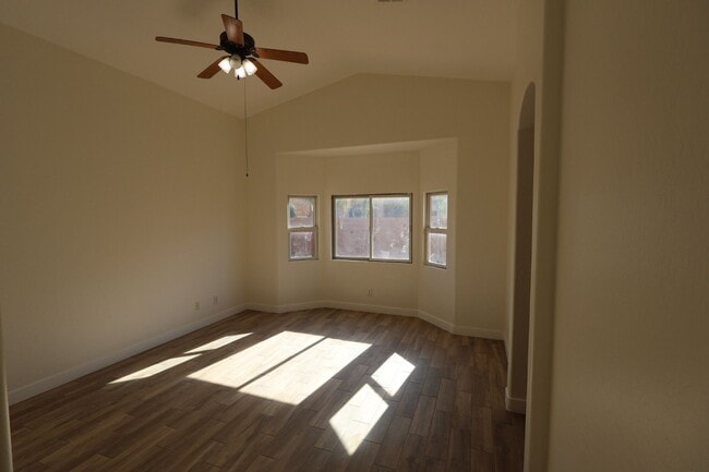 Building Photo - Remodeled 4 Bed 2 Bath Home.