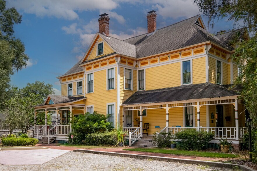 Building Photo - 221 SE 7th St