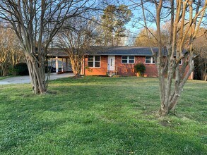 Building Photo - 3 bedroom & office -2 baths -2 car carport - washer/dryer hook ups - Den and formal living room- ...