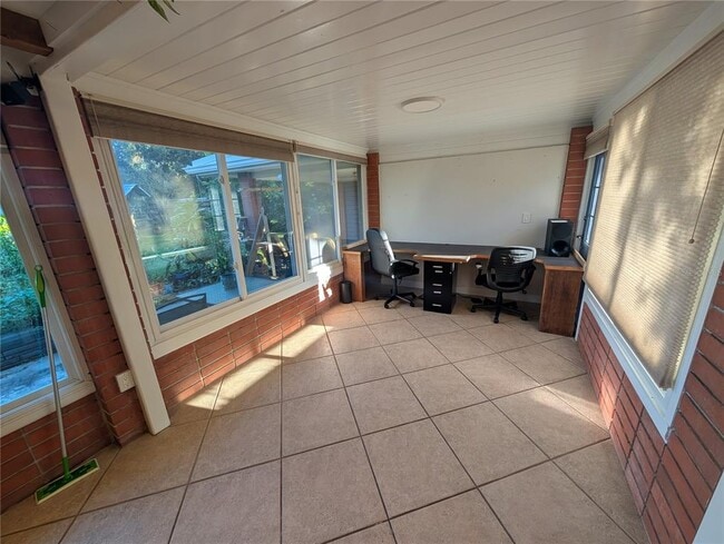 Building Photo - 140 N Briggs Ave