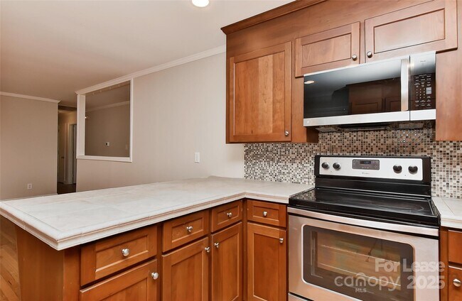 Building Photo - 420 Seneca Pl