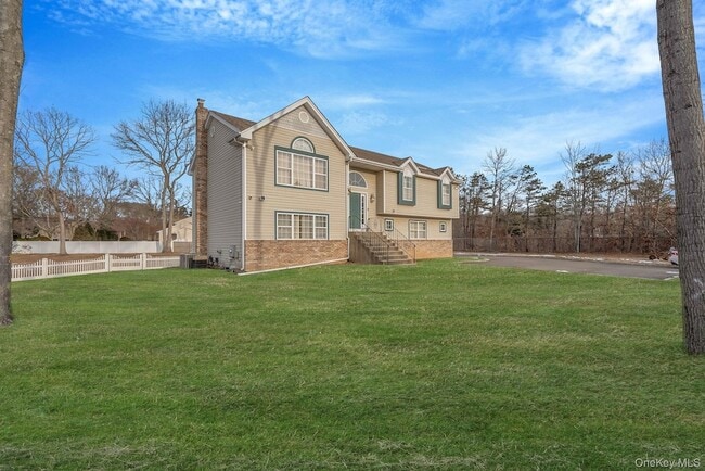 Building Photo - 475 Old Country Rd