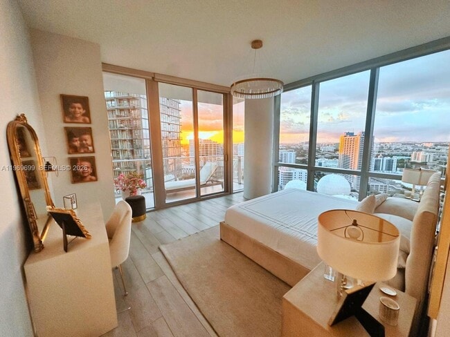 Building Photo - 851 NE 1st Ave