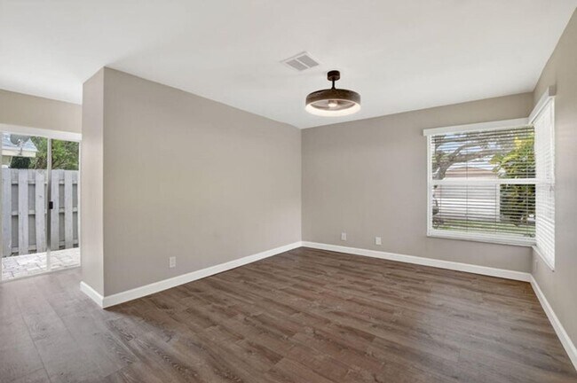 Building Photo - 3068 NW 25th Way