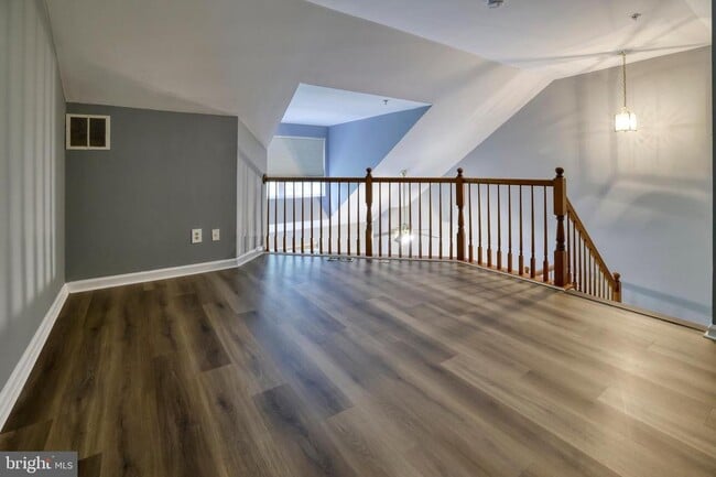 Building Photo - 30 Flaxleaf Ct