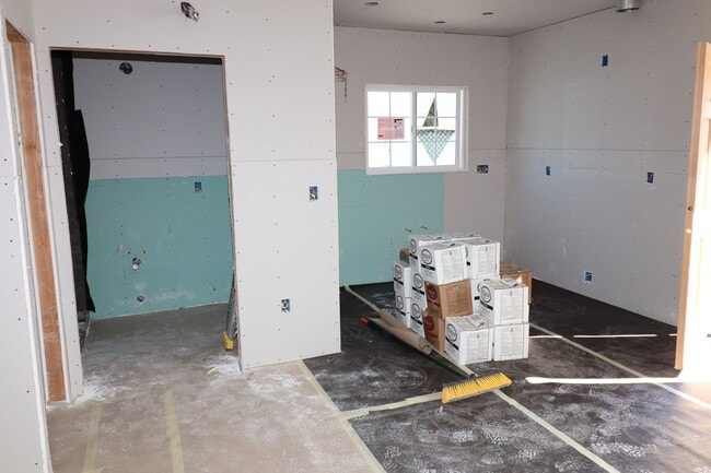 Building Photo - 682 N Cambridge St