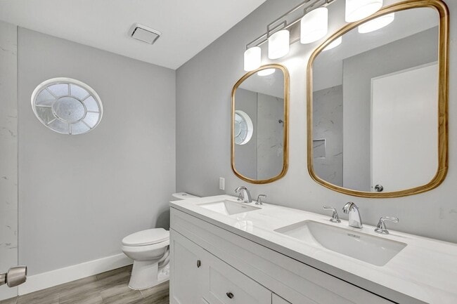 Building Photo - 843 Azalea Dr