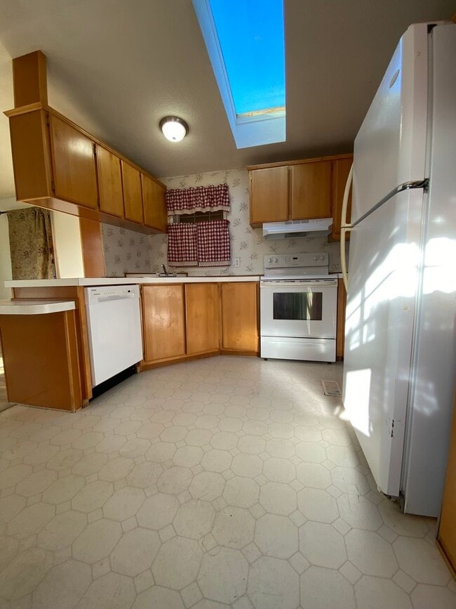 Building Photo - NOW SHOWING - DIRECT DUNES ACCESS!