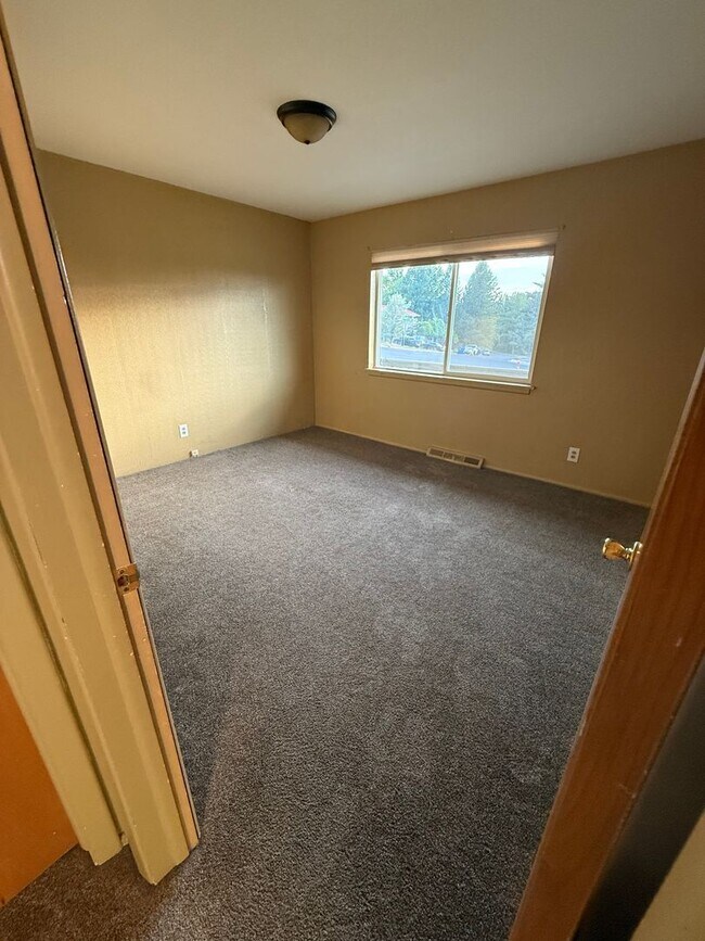 Building Photo - 800 Whitaker Dr