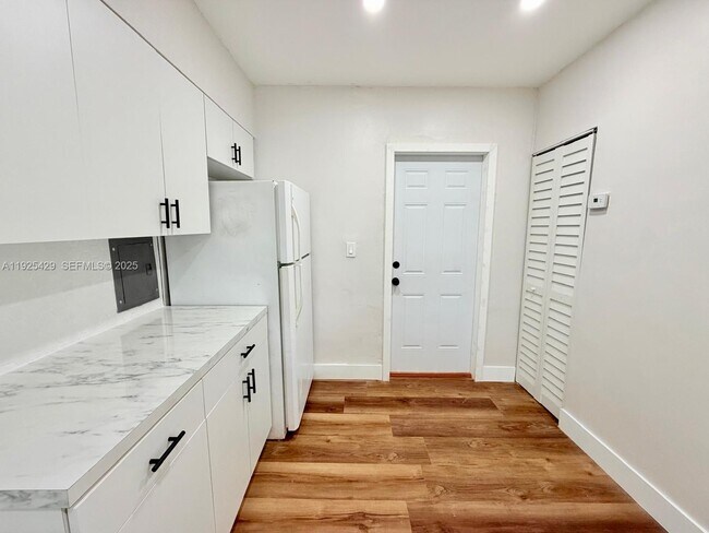 Building Photo - 4801 NW 33rd Ave