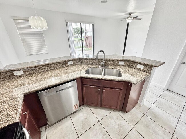 Building Photo - 4260 SW 164th Ct