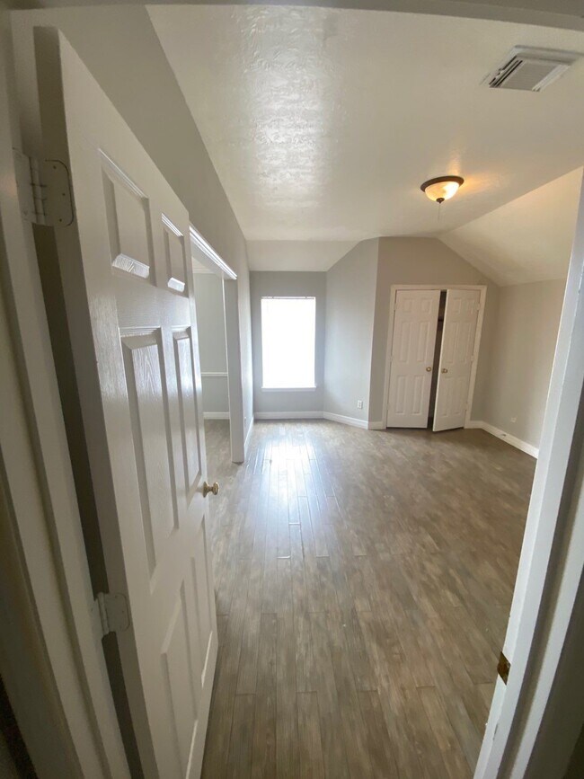 Building Photo - 1803 Red Bud Ln
