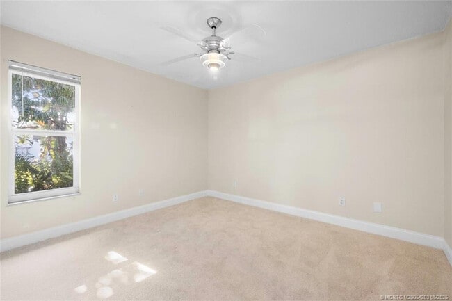 Building Photo - 3074 NE Loquat Ln