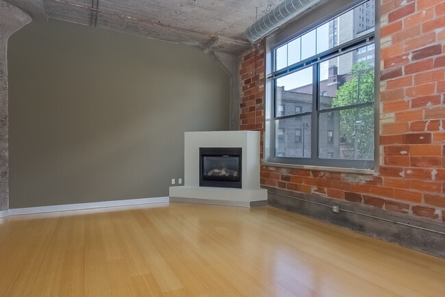 Building Photo - 521 S 7th St