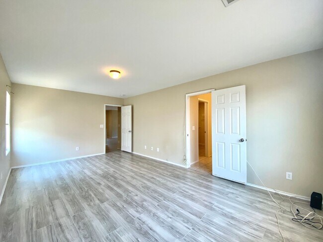 Building Photo - 6486 W Eldorado Ln