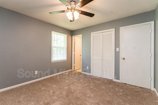Building Photo - 663 Raymond Dr