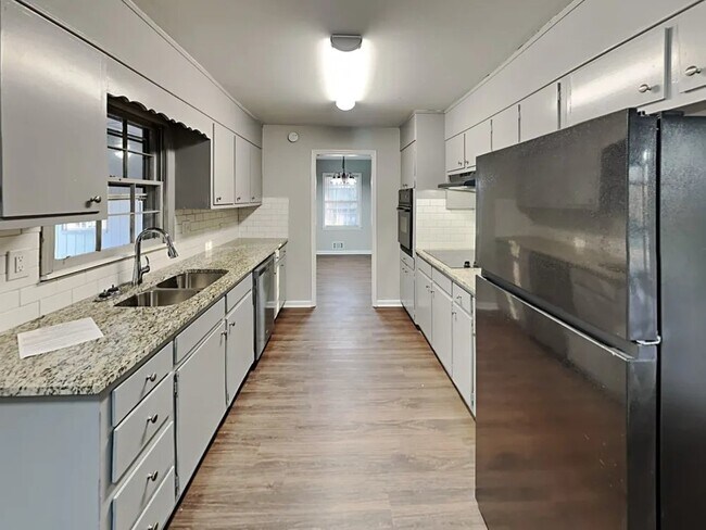 Building Photo - 3668 Scarlet Dr
