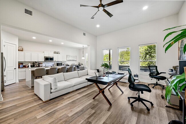 Building Photo - 104 Desert Rose S