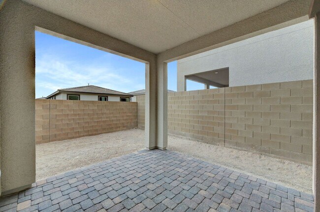 Building Photo - Nighthawk