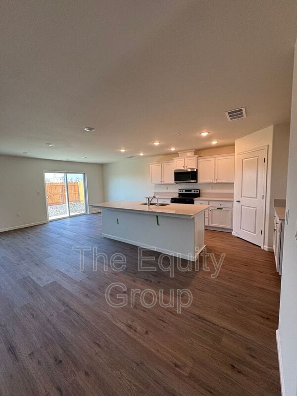 Building Photo - 31091 Rd 70