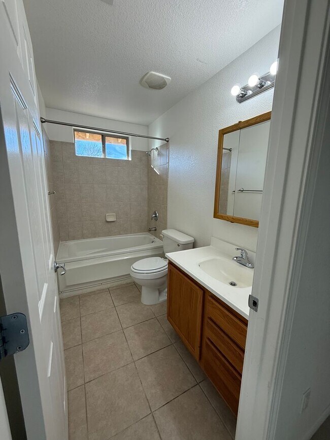 Building Photo - 751 Skyview Ln