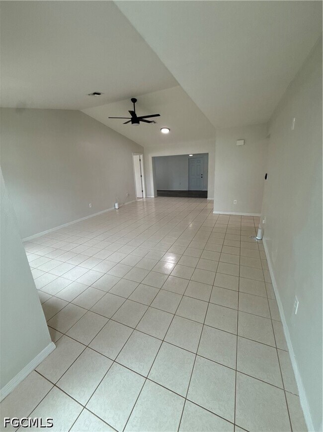 Building Photo - 233 SW 43rd St